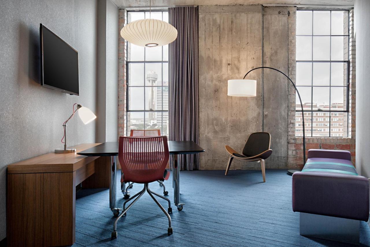 Aloft Dallas Downtown Екстериор снимка