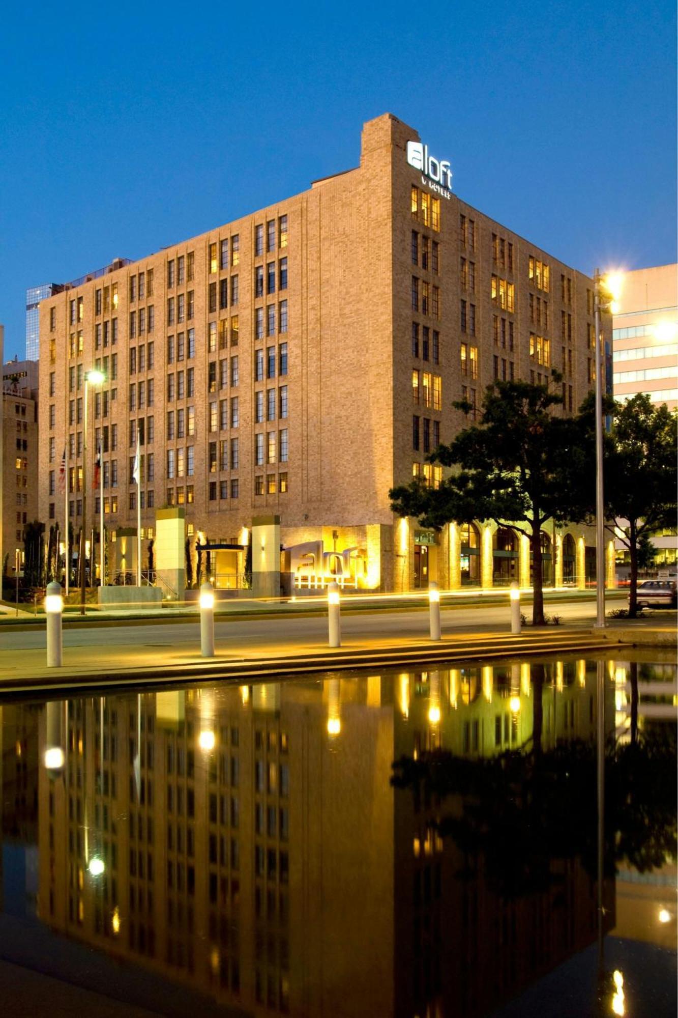 Aloft Dallas Downtown Екстериор снимка